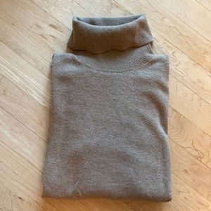 BANANA REPUBLIC size M turtleneck